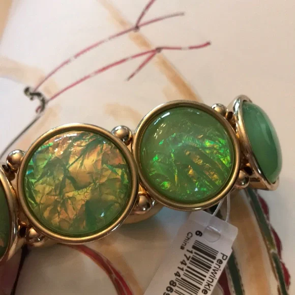 Periwinkle by Barlow stretch bracelet. New with tag. - Picture 2 of 9